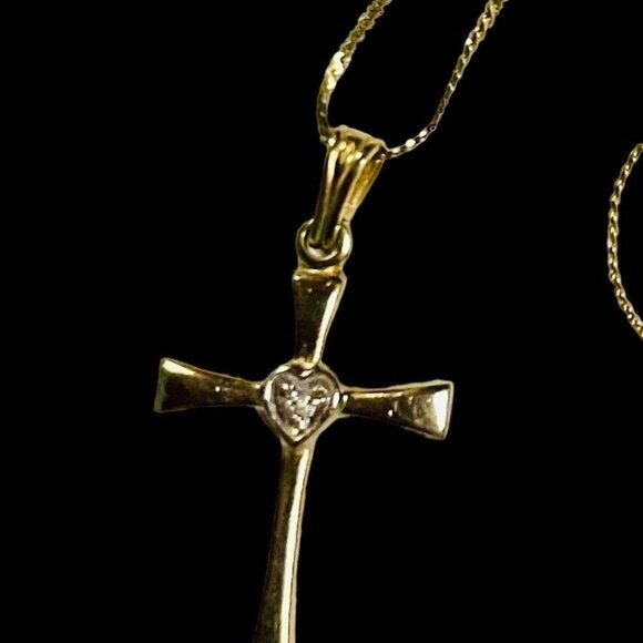 14k Gold-Filled Delicate vintage Cross and etched Heart hung on 16 inch Chain - Picture 4 of 6
